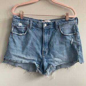 Abercrombie & Fitch The Mom Short High Rise 2” Denim Shorts Size 31 / 12